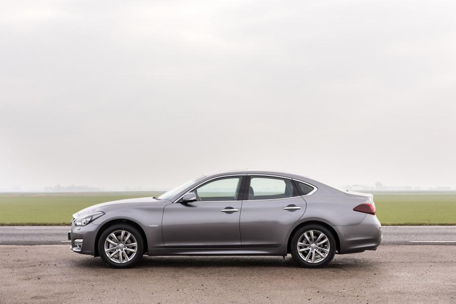  Infiniti Q70 Hybrid 2015 года  (UK) (фото 11 из 23)